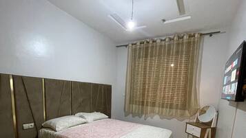 3 chambres, fer et planche à repasser, Wi-Fi, draps fournis