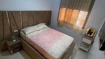 3 chambres, fer et planche à repasser, Wi-Fi, draps fournis