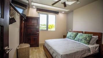 4 makuuhuonetta, silitysrauta/-lauta, Wi-Fi, vuodevaatteet