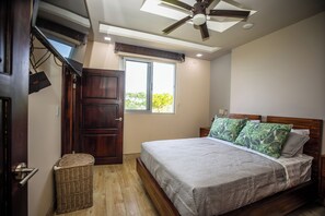 4 bedrooms, iron/ironing board, WiFi, bed sheets