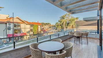 Basic Apartment | Outdoor dining