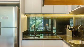 Basic Apartment | Private kitchen | Cookware/dishes/utensils