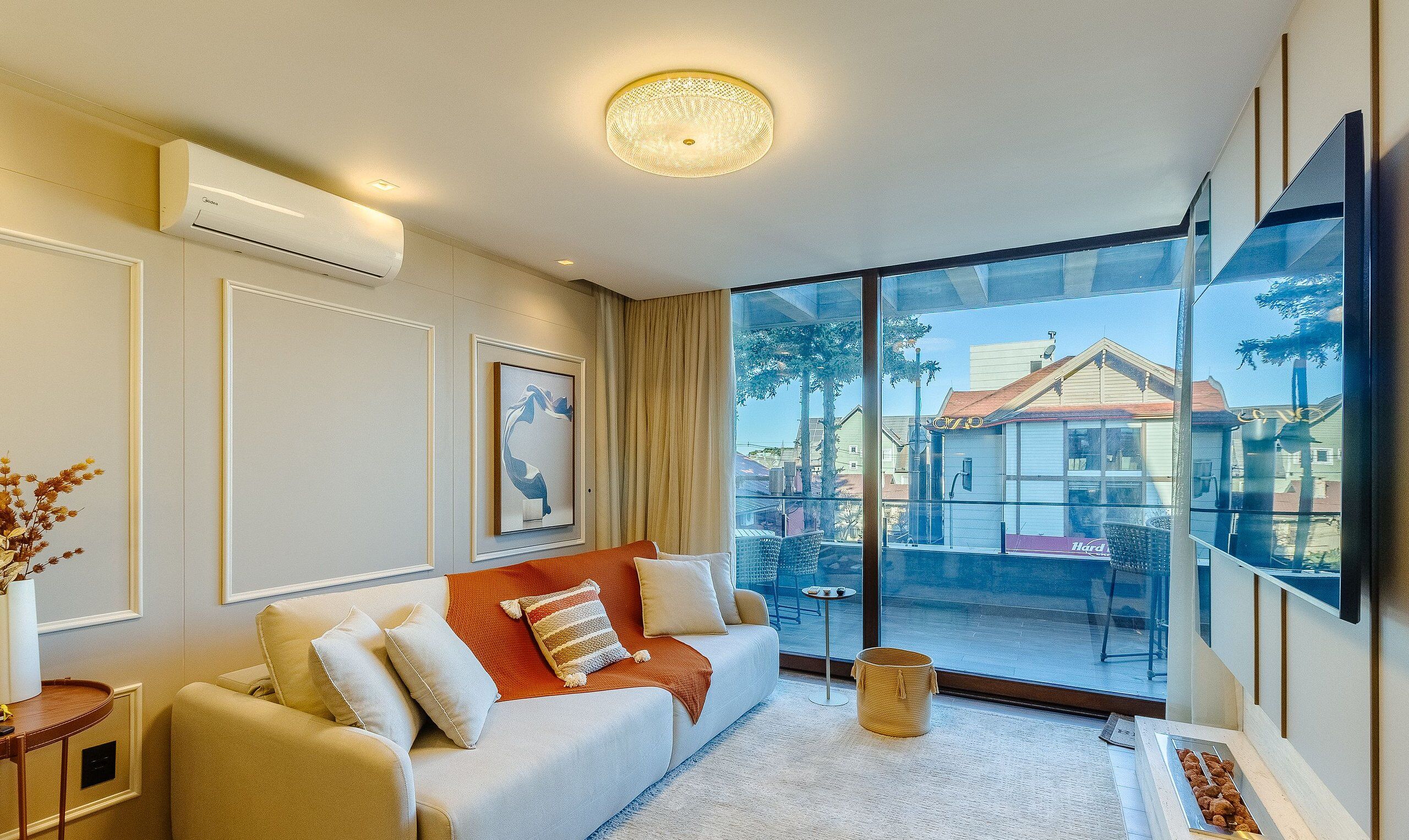 Basic Apartment | Living area | TV