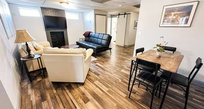 Stay on Main - Charming 2 bedroom 1.5 bath Upstairs Apartment on Main Sleeps 6