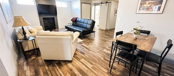 Stay on Main - Charming 2 bedroom 1.5 bath Upstairs Apartment on Main Sleeps 6