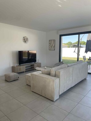 Living area - Air-conditioned villa near the sea with swimming pool (Grayan-et-l'Hôpital)