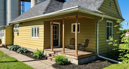 Charming 3-bedroom house in lovely Fessenden with WiFi, AC