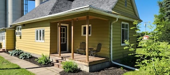 Charming 3-bedroom house in lovely Fessenden with WiFi, AC