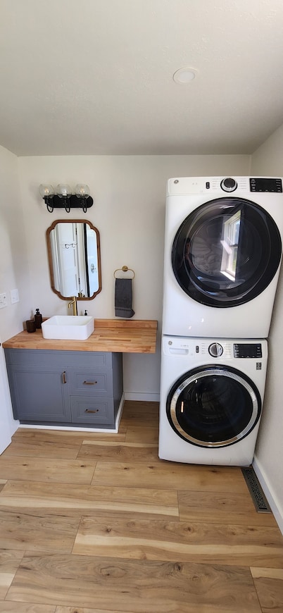 Charming 3-bedroom house in lovely Fessenden with WiFi, AC