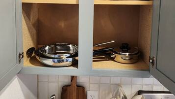 Microondas, horno, parrilla de estufa y lavavajillas