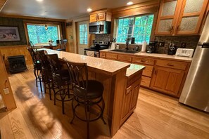Fridge, microwave, oven, coffee/tea maker - Creekside View Cabin:Dog-Friendly, Fire Pit-$Dsct (Rockbridge)