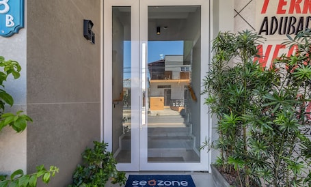 Basic Apartment | Exterior detail