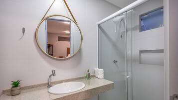 Basic Apartment | Bathroom