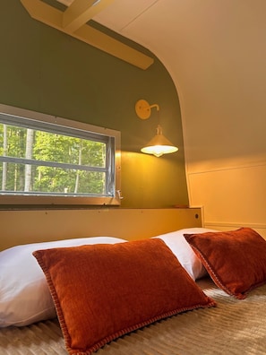 2 bedrooms, bed sheets