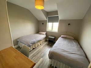 3 室のベッドルーム、ベッドシーツ