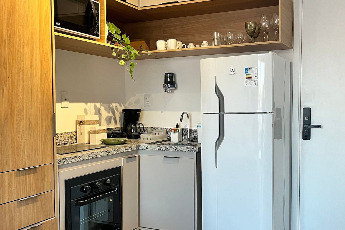 Basic Apartment | Private kitchen | Cookware/dishes/utensils