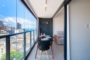 Basic Apartment | Dining