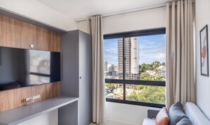 Basic-Apartment | Wohnbereich | Fernseher