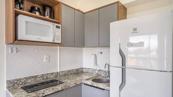 Basic Apartment | Private kitchen | Cookware/dishes/utensils