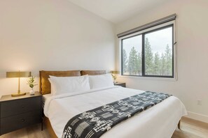 House (Multiple Bedrooms) | Interior - Sleeps 20, 4 Units 10bdr, Hot Tub, Near Old Bend + DT Aerie by Avantstay (Bend)