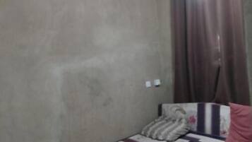 1 habitación, tabla de planchar con plancha y wifi