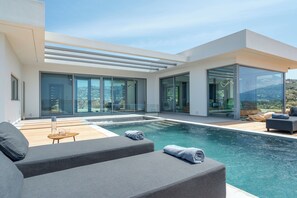Pool - VILLA ONIROS (Kokkino Chorio)