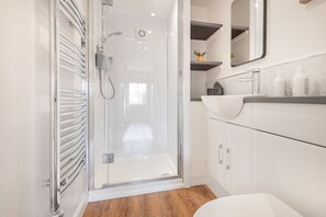 Douche, serviettes fournies
