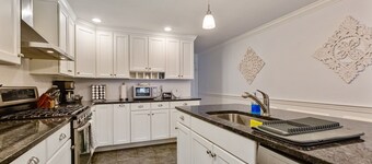 Luxe 3 BR Townhome near Trolly Square Wilmington