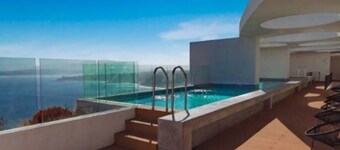 Escápate a Concon: Departamento con Vista, Piscina y Comodidades de Lujo
