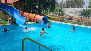 2 outdoor pools