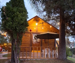 Comfort Cabin, Pool View | Free WiFi, bed sheets
