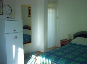 1 habitación, acceso a internet y ropa de cama