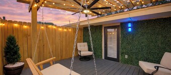 Charming 1-Bedroom Guest House Near NRG with a Level 2 Fast EV Charger