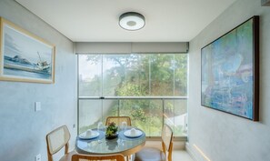 ベーシック アパー��トメント | レストラン