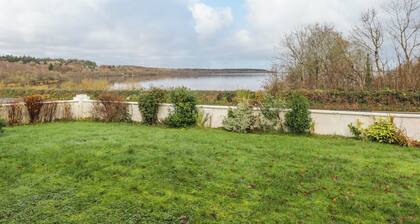 DONROSS COTTAGE, family friendly in Pontoon, County Mayo