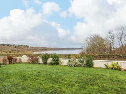 DONROSS COTTAGE, family friendly in Pontoon, County Mayo