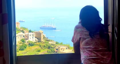 Magnificent suite with a bathtub and sea view of Amalfi, 15 minutes from beach