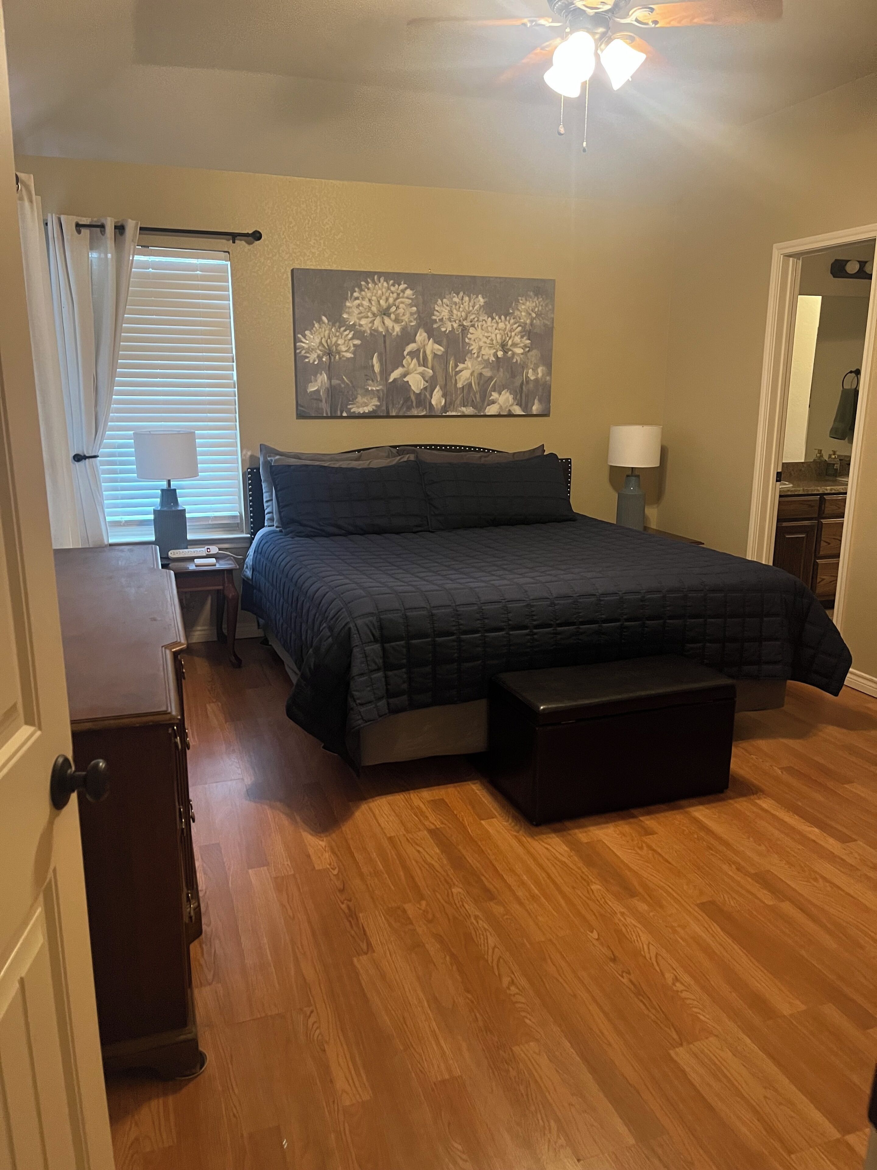 3 chambres, fer et planche à repasser, Wi-Fi, draps fournis