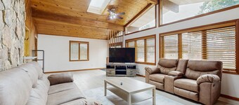 Spacious Home In the Heart of Wisconsin Dells, with WIFI & Gas Grill