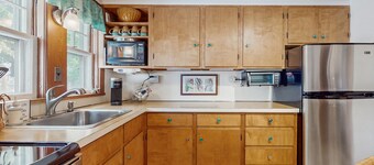 Great location! walk to restaurants, shops, ferries; close to beach & bike trail