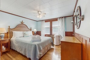 2 多间卧室、熨斗/熨衣板、上网接入、床单