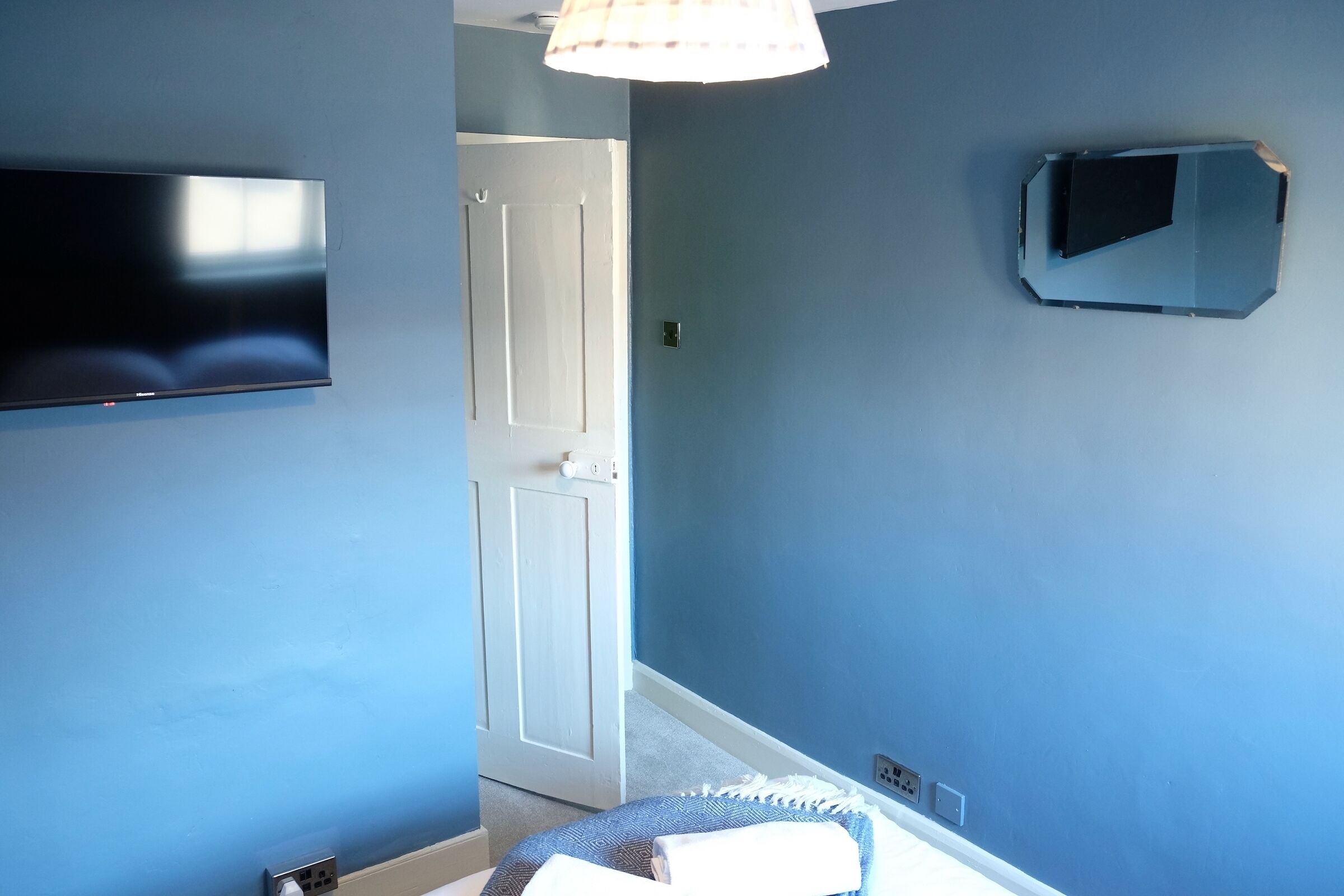 2 bedrooms, iron/ironing board, travel cot, free WiFi