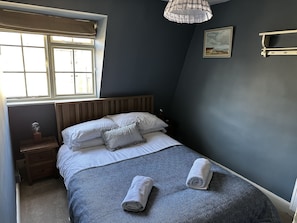 2 bedrooms, iron/ironing board, travel cot, free WiFi