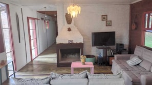 Smart TV, fireplace