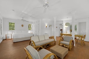 2 bedrooms, iron/ironing board, WiFi, bed sheets - Idle Awhile Beach Negril, Upper White House Suite (Negril)