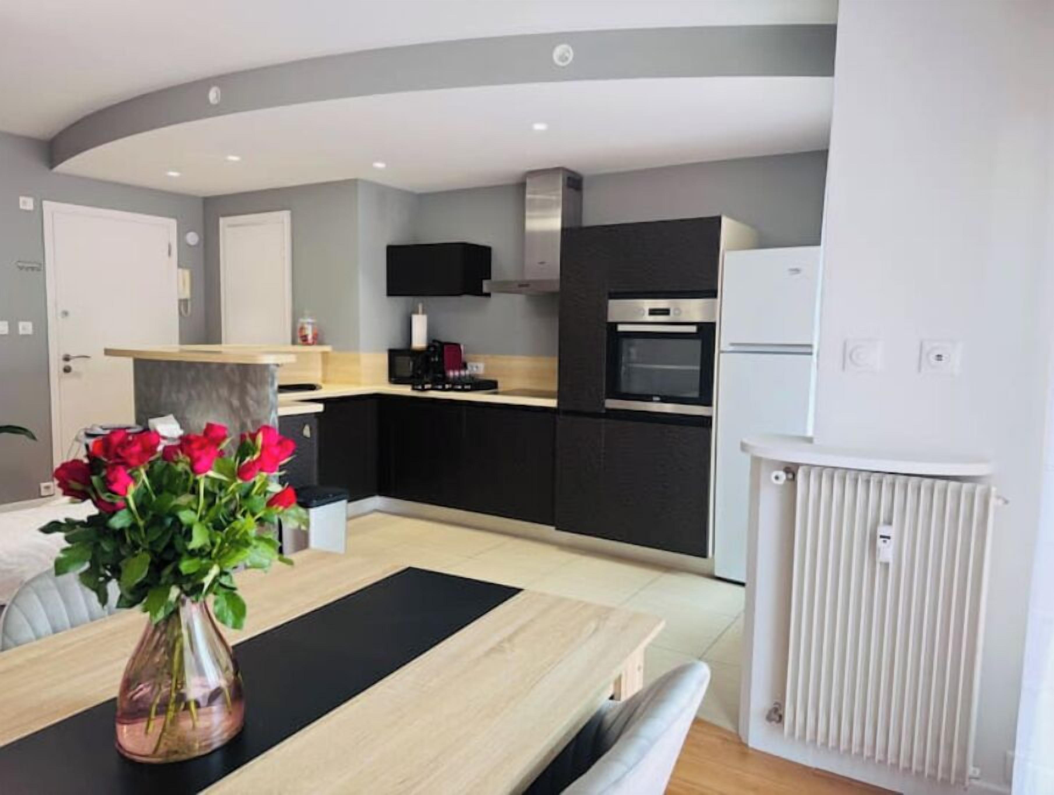 Micro-ondes, four, plaque de cuisson, serviettes en papier