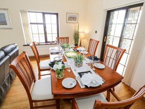 Dining - DOONALTON HOUSE, family friendly in Dromore West, County Sligo (County Sligo)