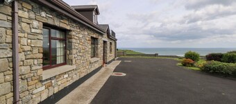 DOONALTON HOUSE, family friendly in Dromore West, County Sligo