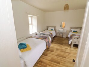 Internet - MARY'S COTTAGE, family friendly in Riverstown, County Sligo (Riverstown)