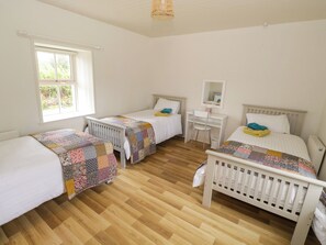 2 bedrooms, internet - MARY'S COTTAGE, family friendly in Riverstown, County Sligo (Riverstown)
